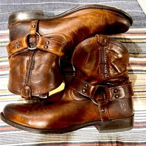 Frye Wyatt Short Harness Boots Dark Brown Distressed Leather Sz 9.5 EUC